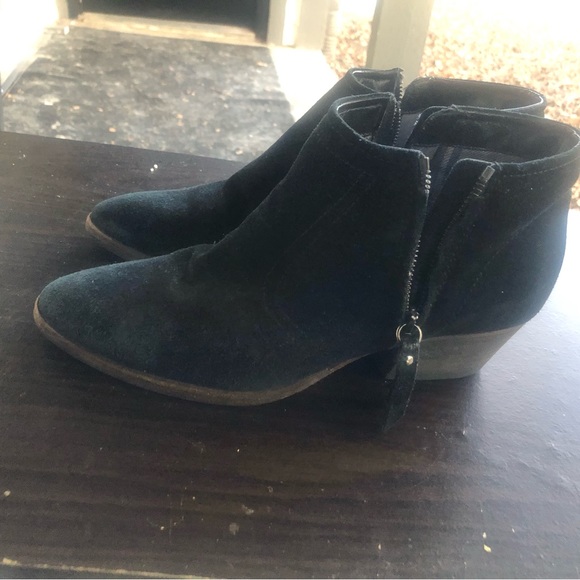Aquatalia Women’s boots black suede Made In Italy Ankle Booties Boots Size 7.5US - Picture 4 of 12